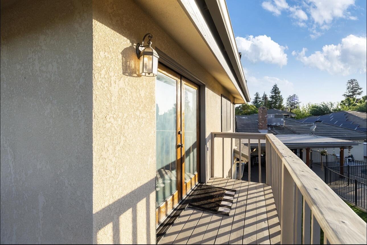 1232 N Lindale Way, Porterville, CA 93257