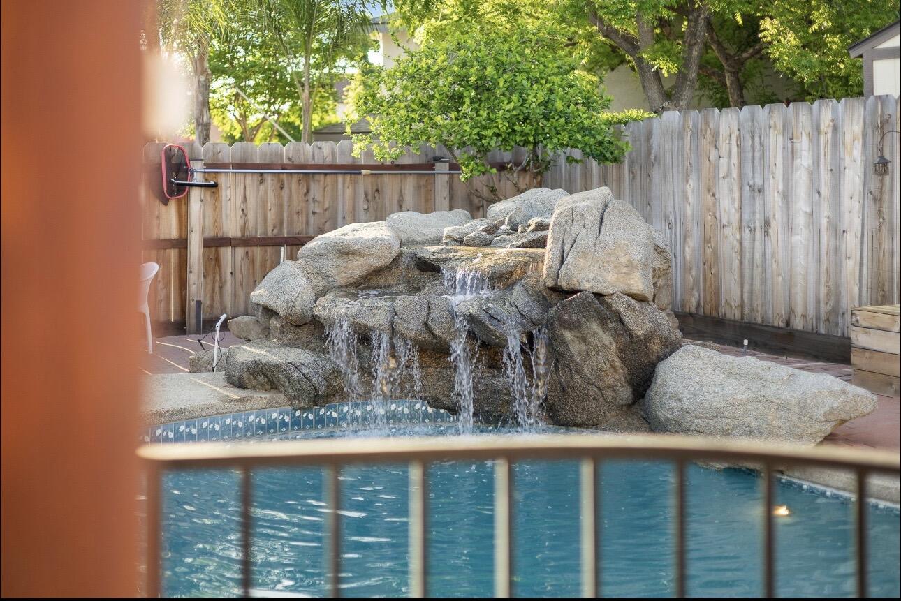 1232 N Lindale Way, Porterville, CA 93257