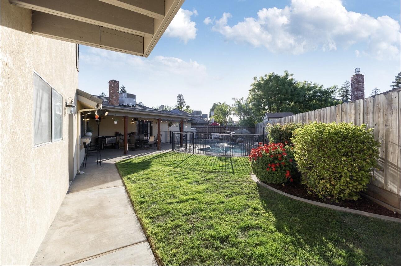 1232 N Lindale Way, Porterville, CA 93257