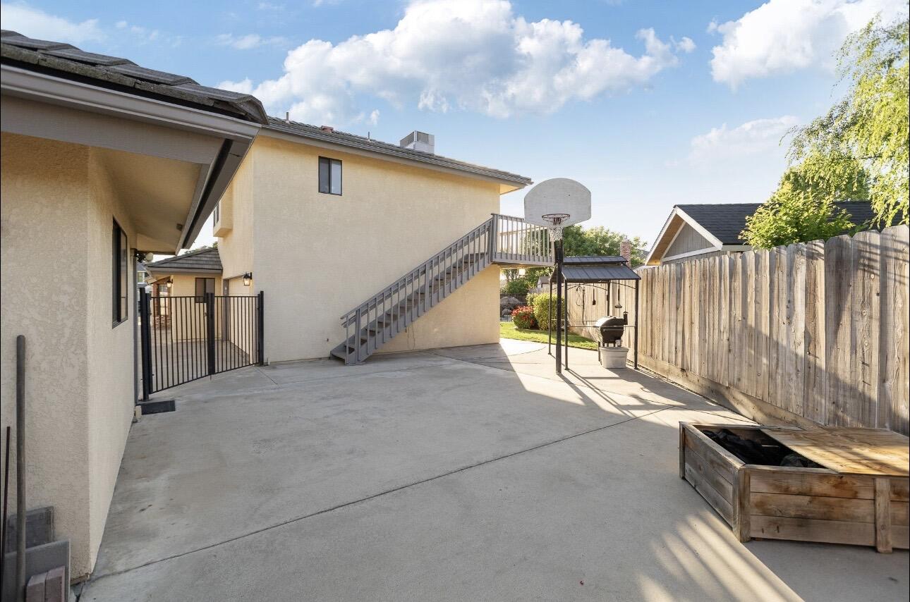 1232 N Lindale Way, Porterville, CA 93257