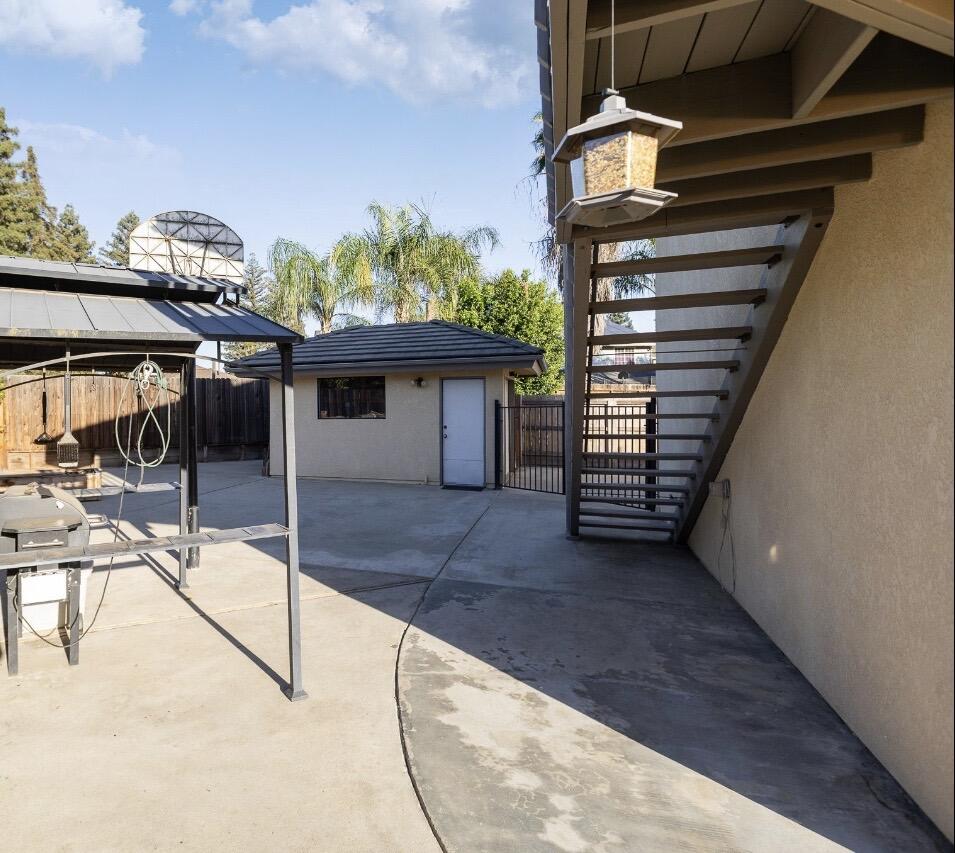 1232 N Lindale Way, Porterville, CA 93257