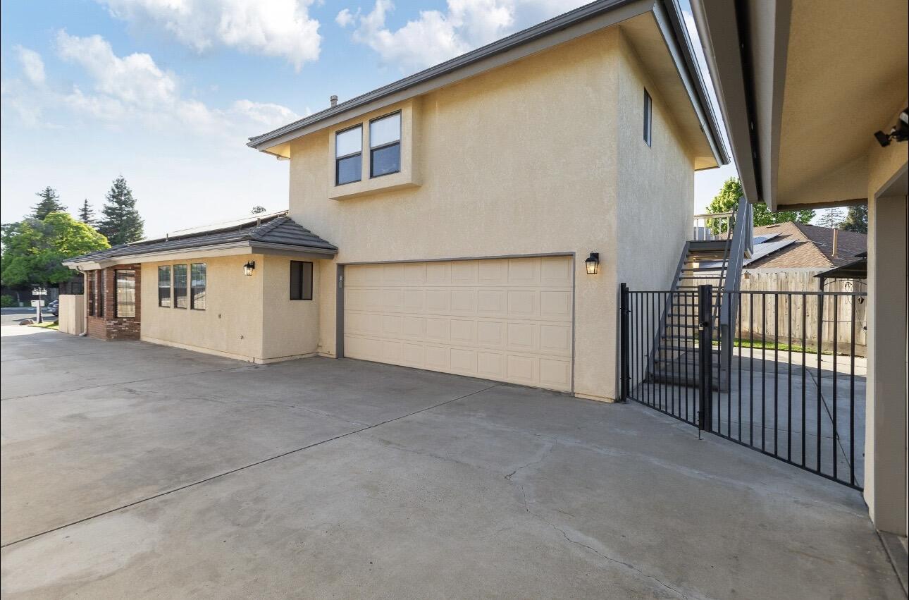 1232 N Lindale Way, Porterville, CA 93257