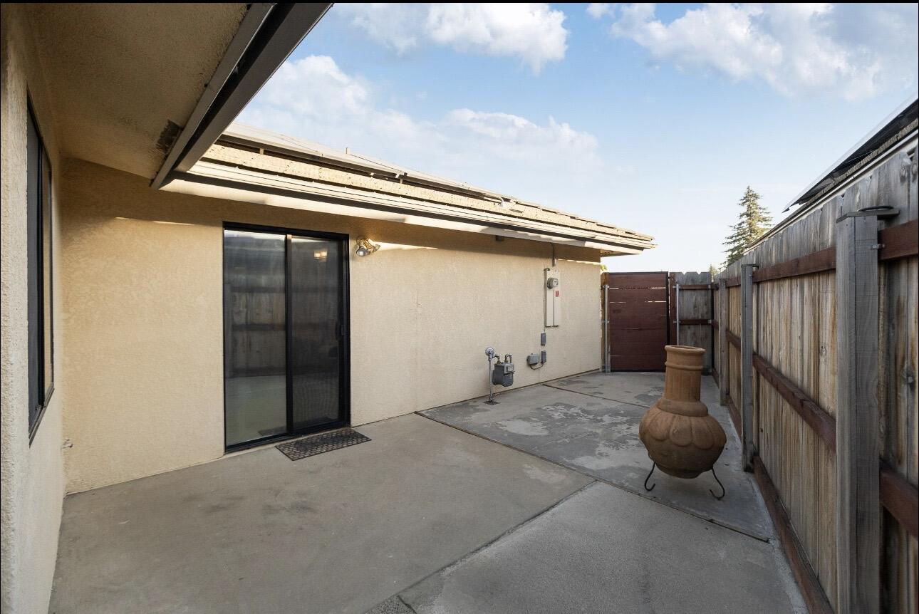 1232 N Lindale Way, Porterville, CA 93257