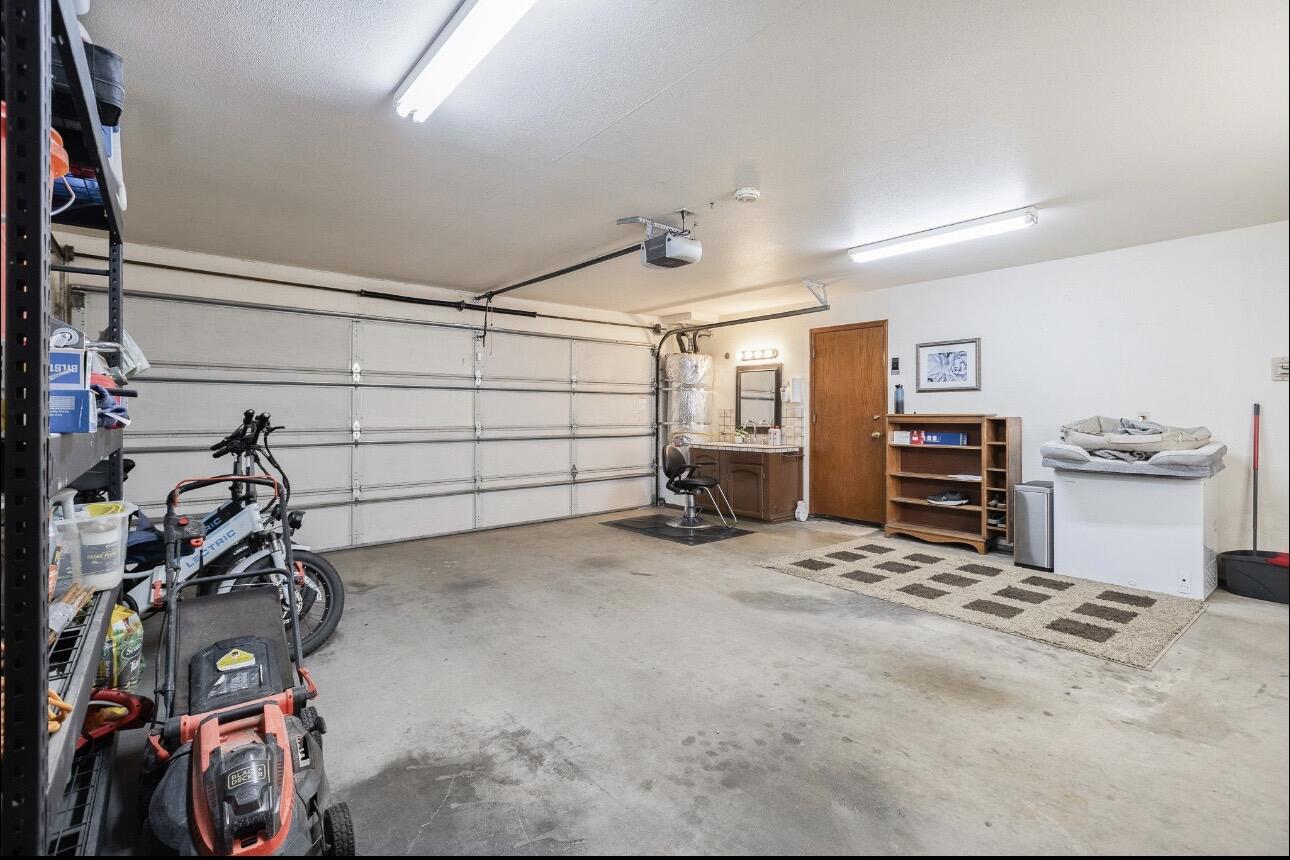 1232 N Lindale Way, Porterville, CA 93257