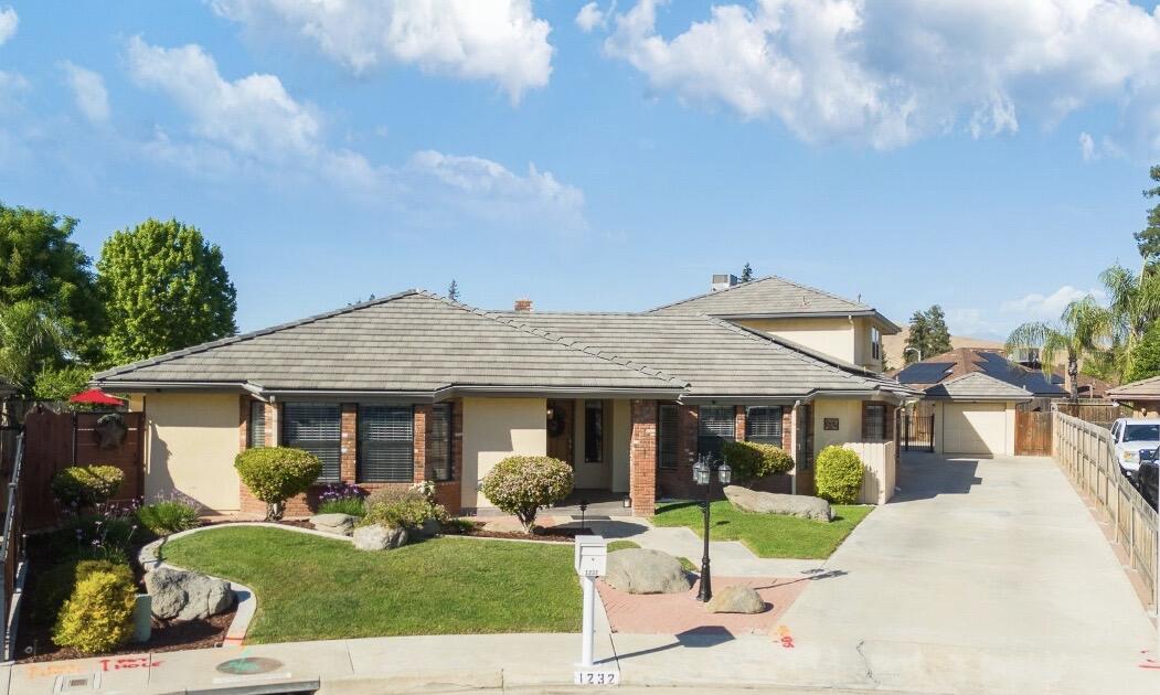 1232 N Lindale Way, Porterville, CA 93257