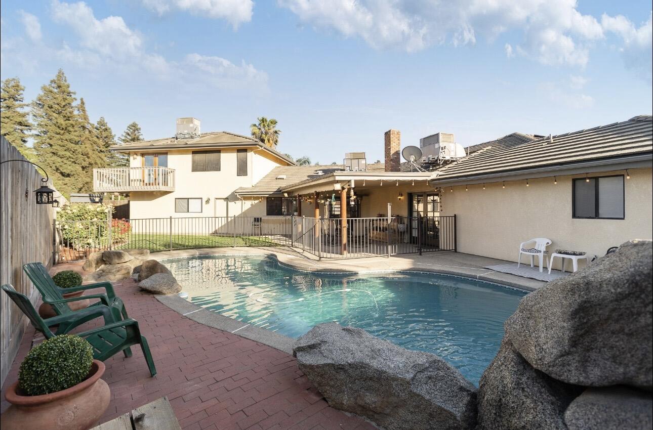 1232 N Lindale Way, Porterville, CA 93257