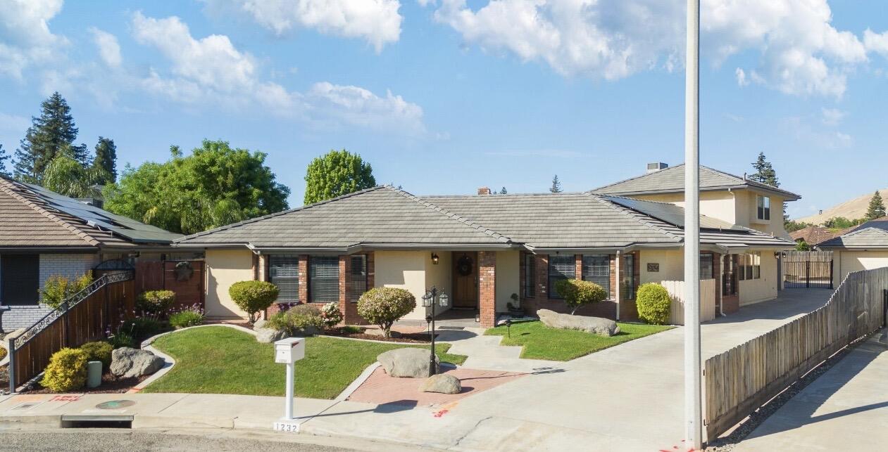 1232 N Lindale Way, Porterville, CA 93257