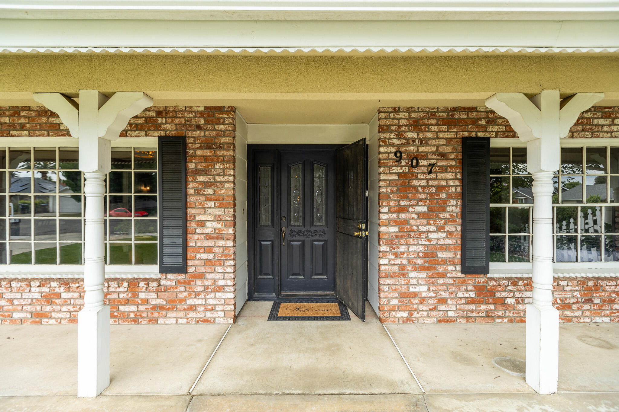 907 N Bollinger St, Visalia, CA 93291