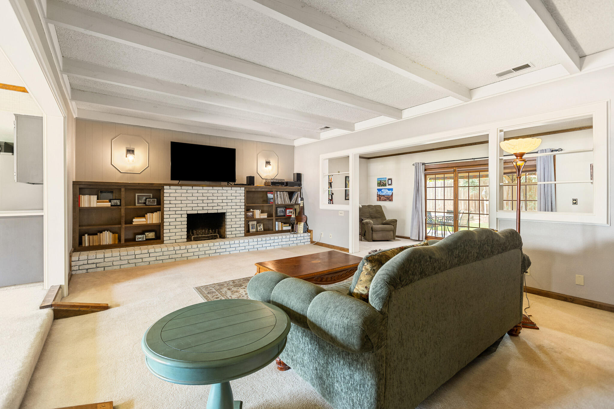 907 N Bollinger St, Visalia, CA 93291