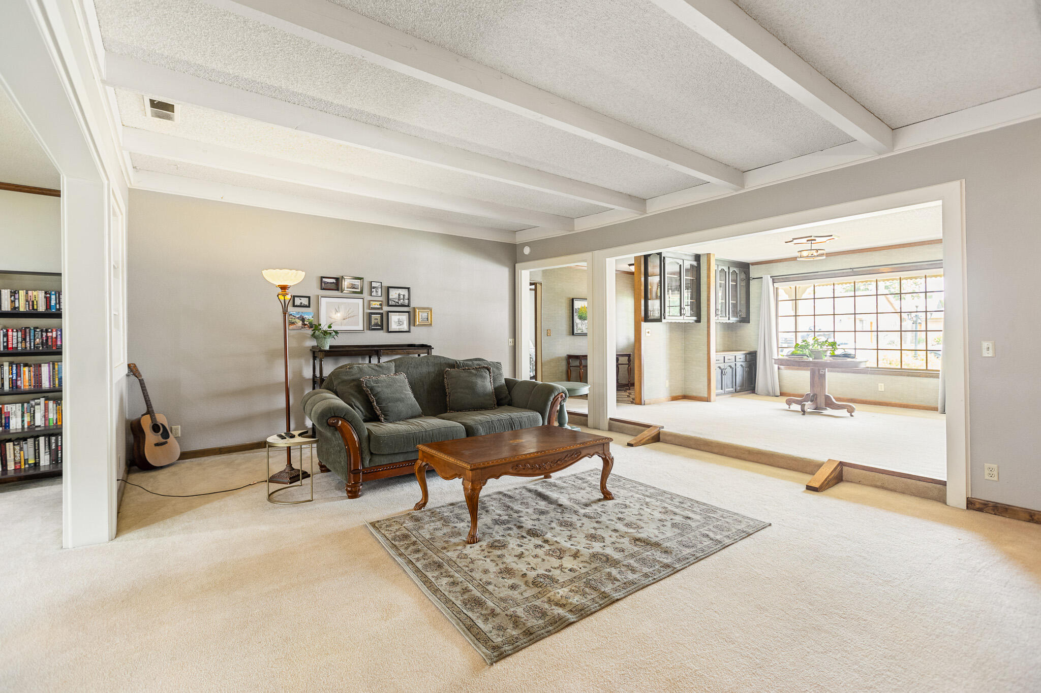 907 N Bollinger St, Visalia, CA 93291