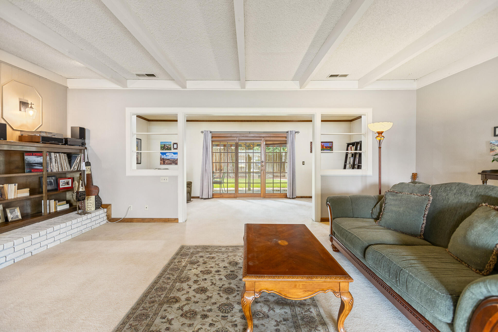 907 N Bollinger St, Visalia, CA 93291