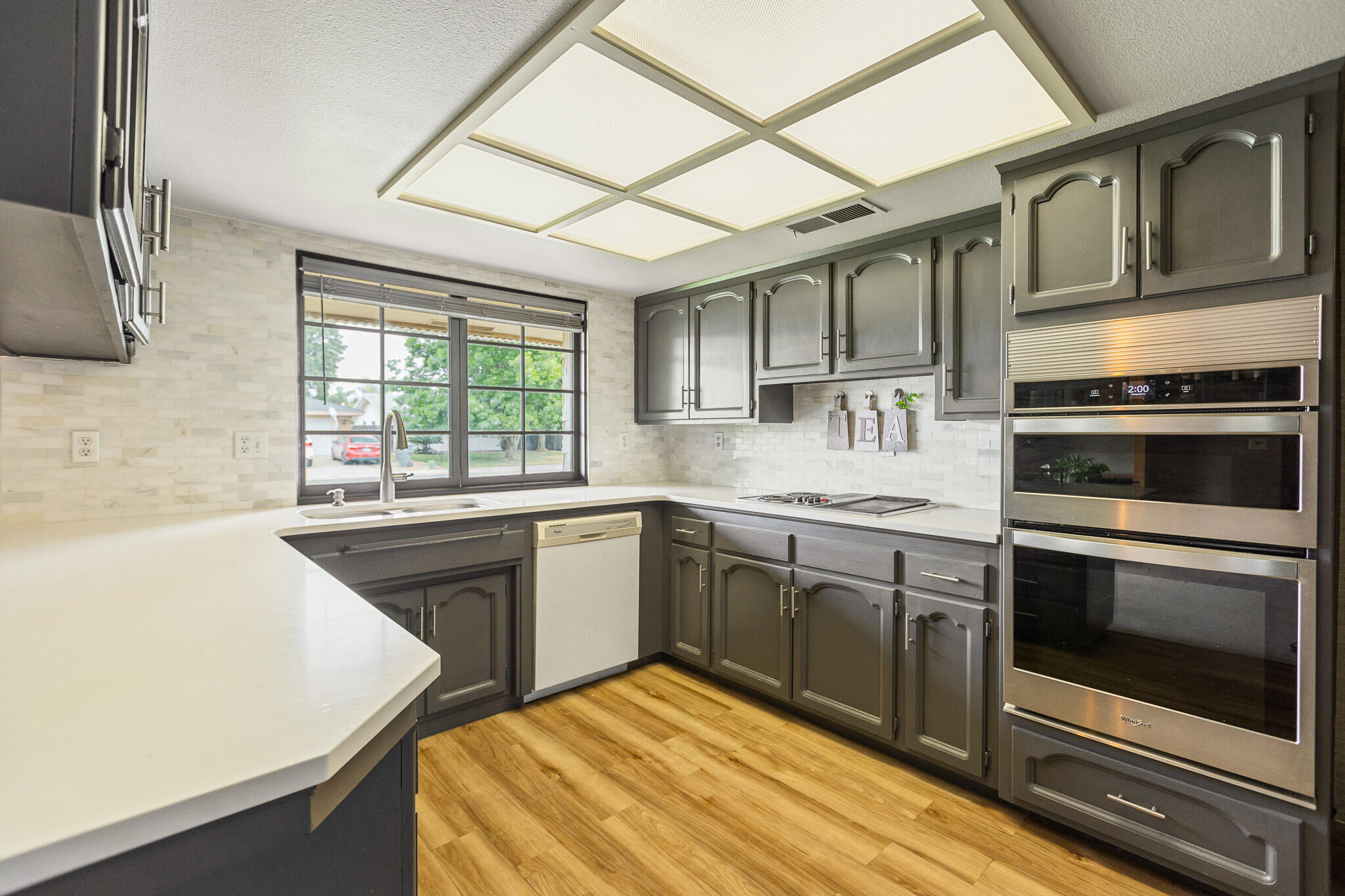 907 N Bollinger St, Visalia, CA 93291