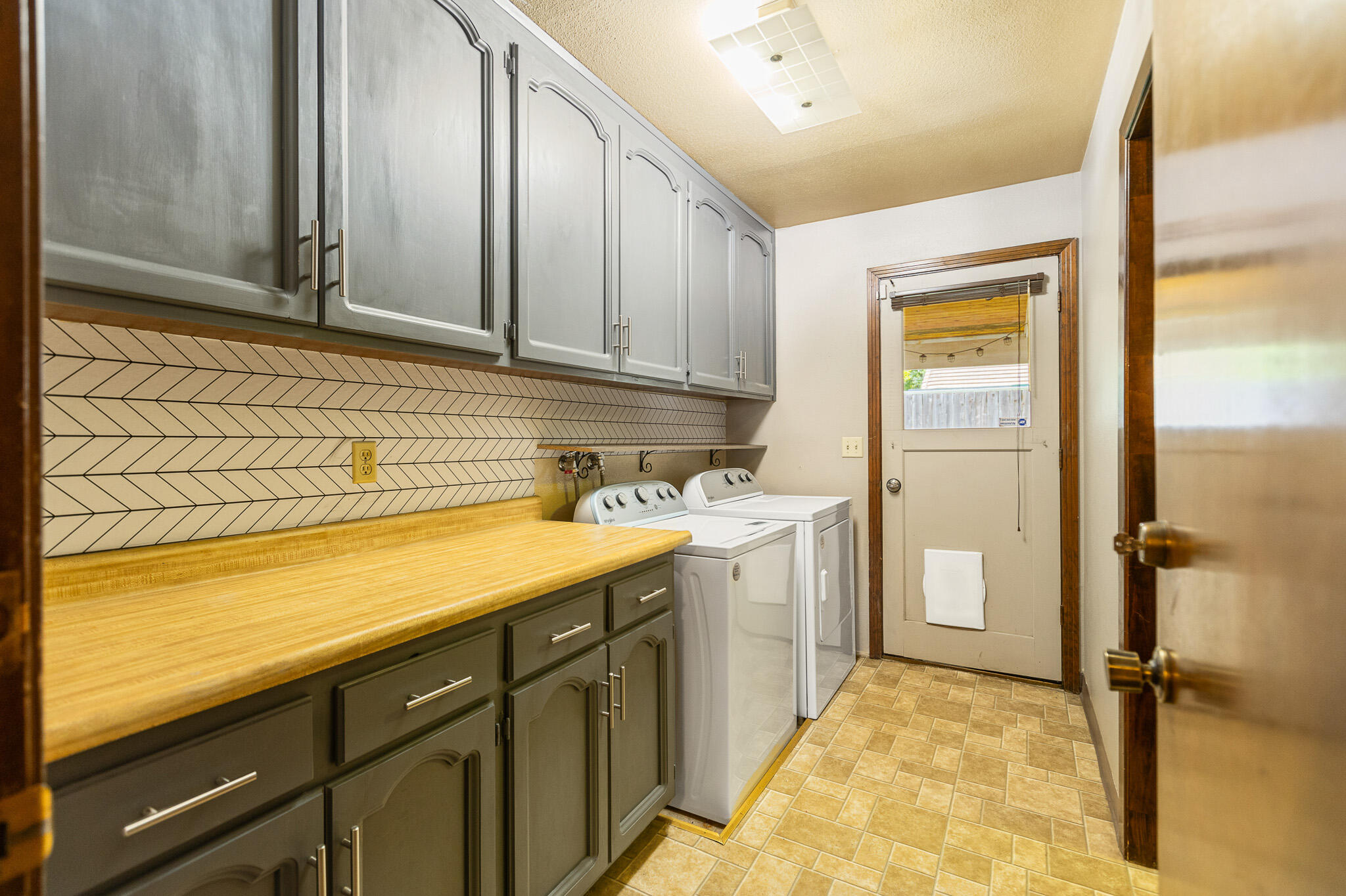 907 N Bollinger St, Visalia, CA 93291