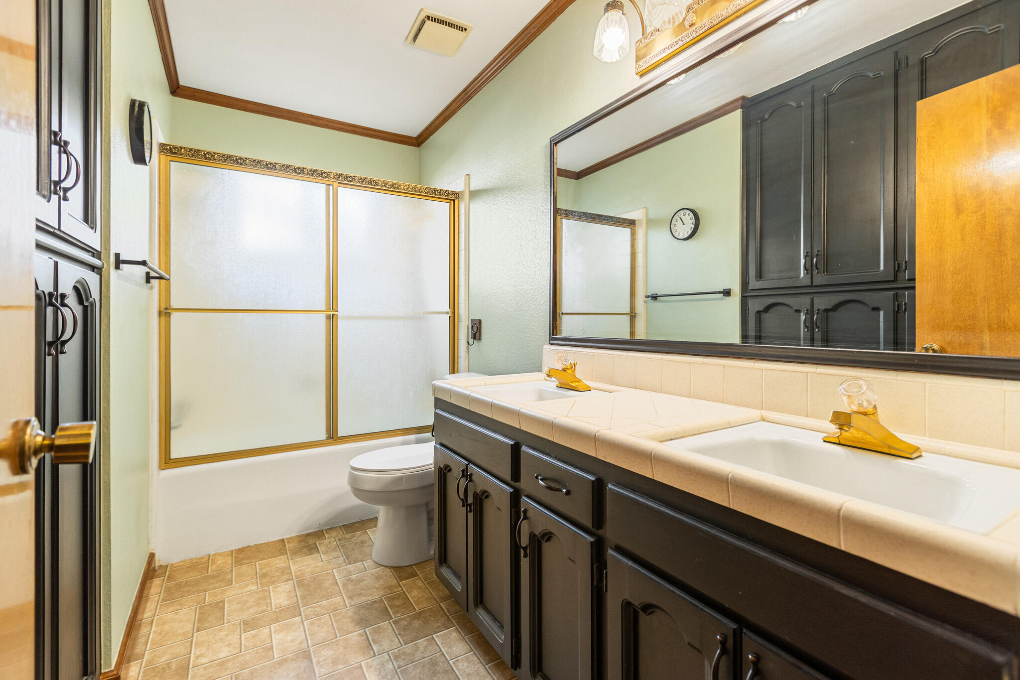 907 N Bollinger St, Visalia, CA 93291