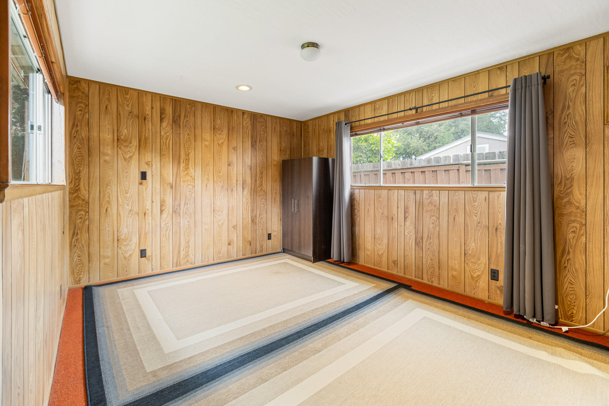 907 N Bollinger St, Visalia, CA 93291