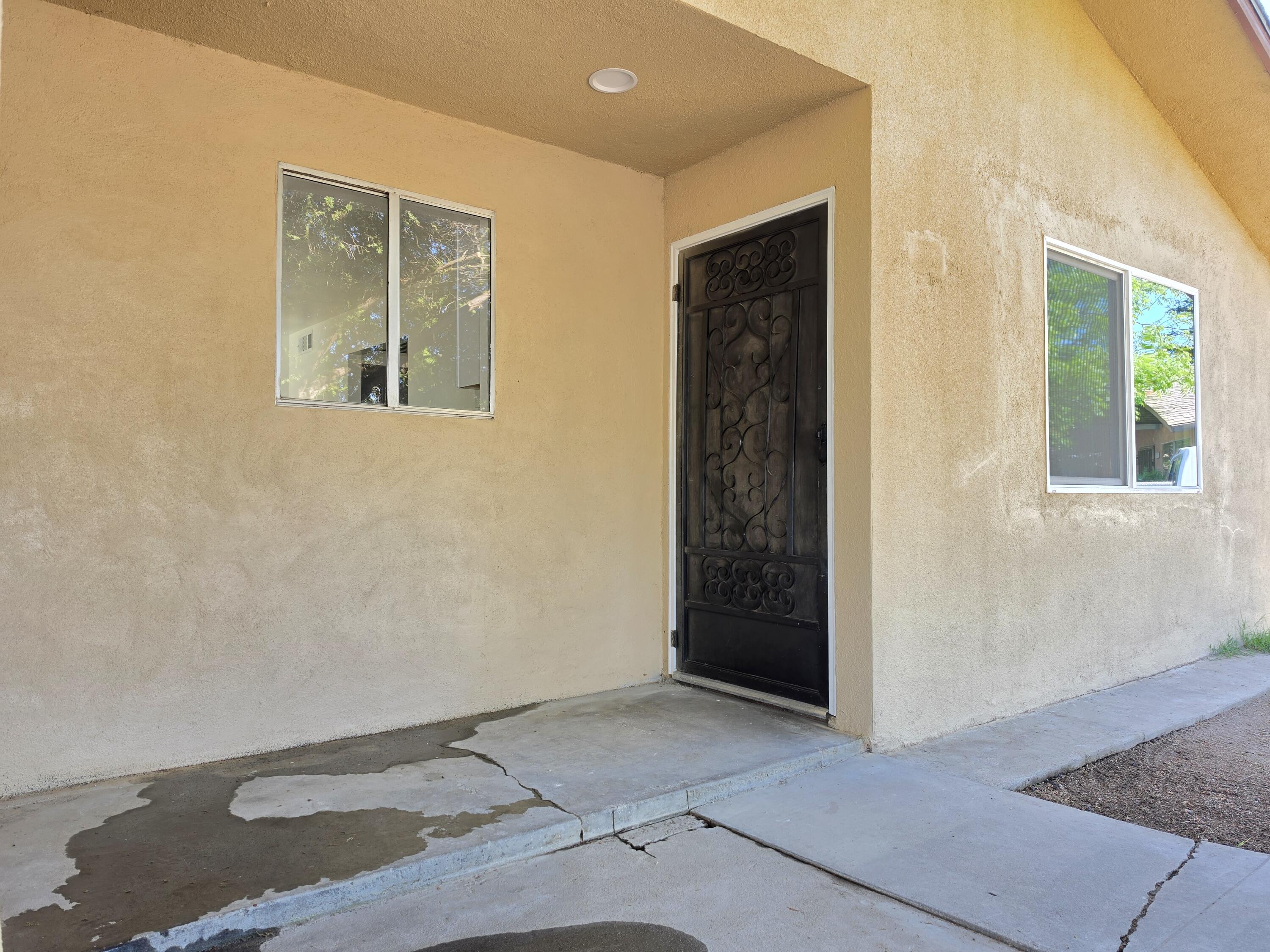 1324 Hume Dr, Sanger, CA 93657