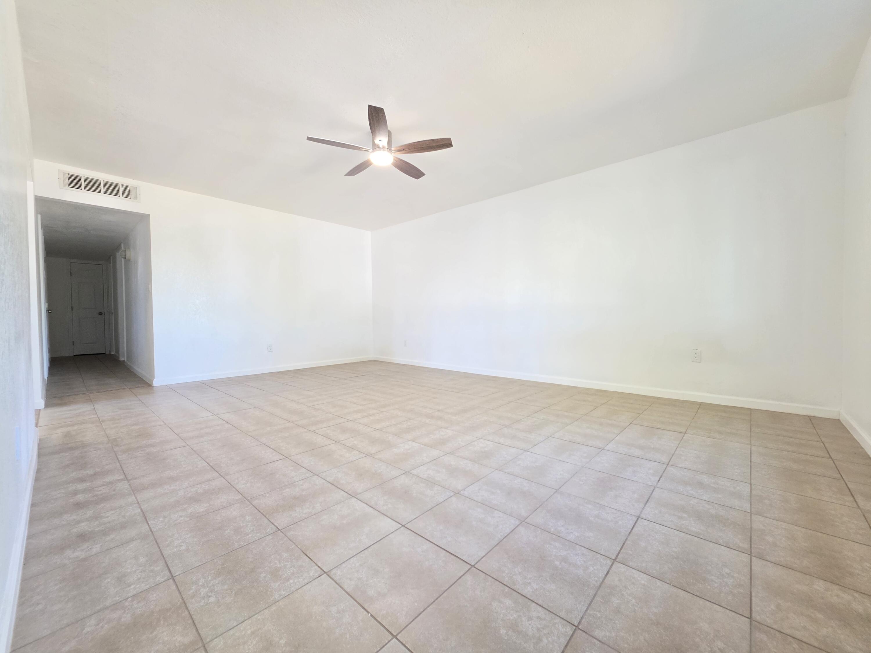 1324 Hume Dr, Sanger, CA 93657