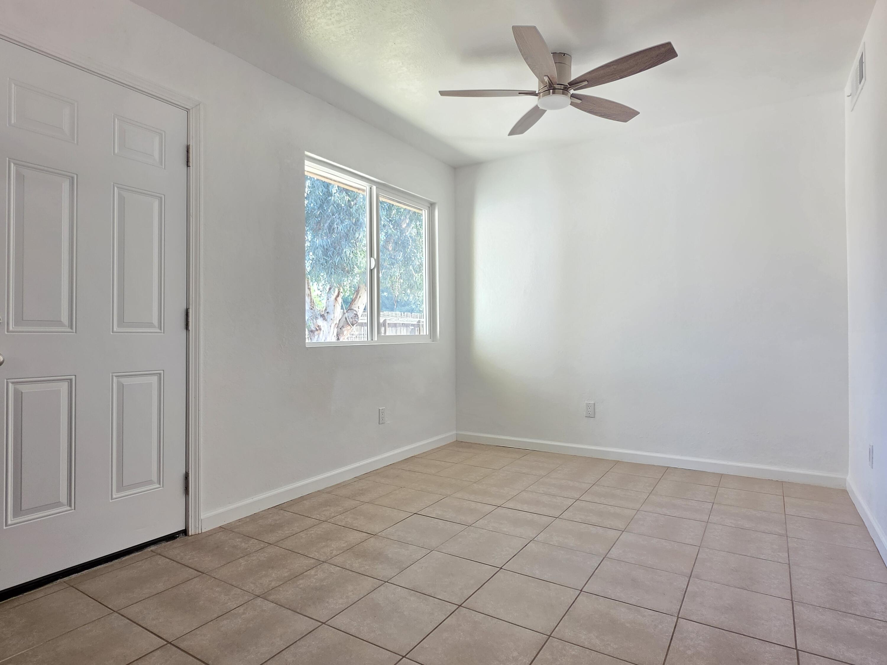 1324 Hume Dr, Sanger, CA 93657