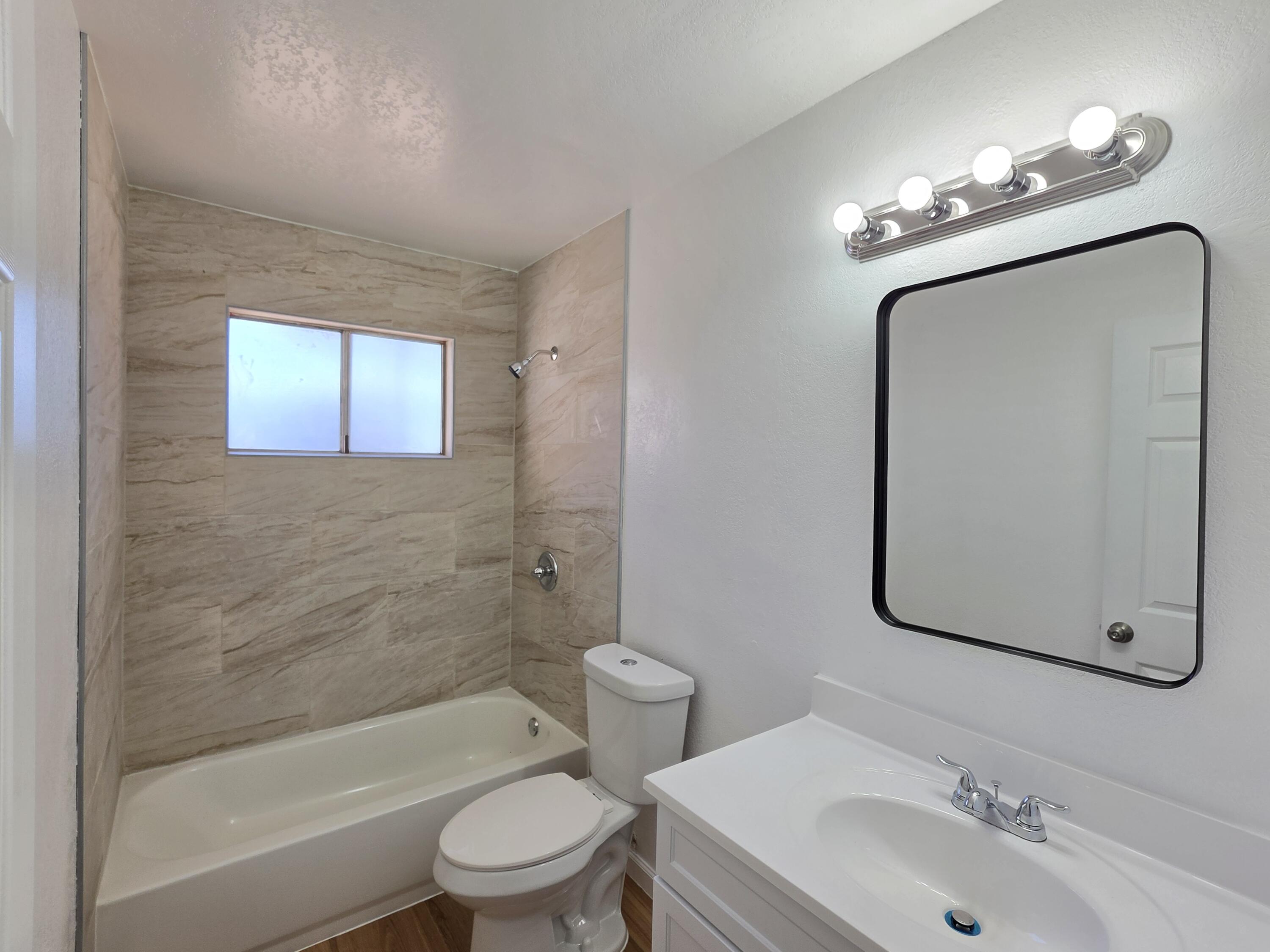 1324 Hume Dr, Sanger, CA 93657