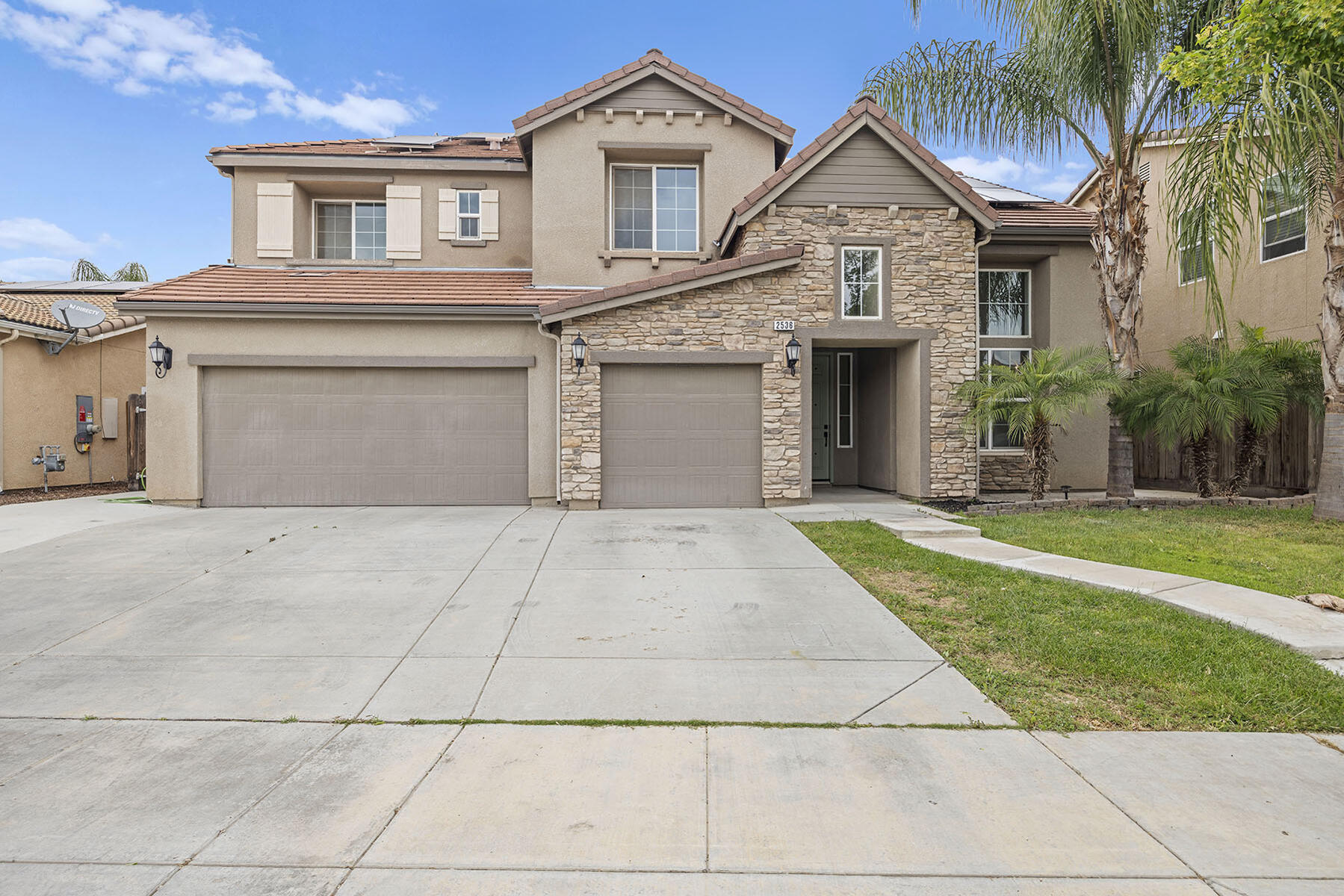 2536 W Stewart Ave, Visalia, CA 93291