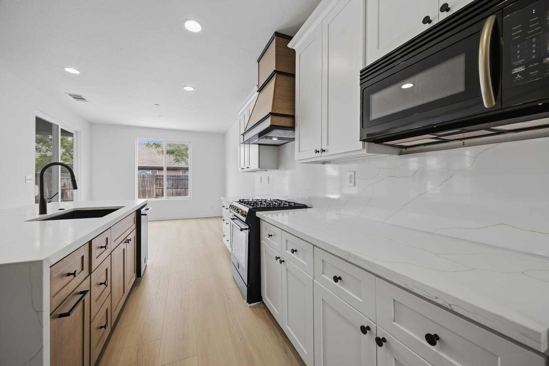 2536 W Stewart Ave, Visalia, CA 93291