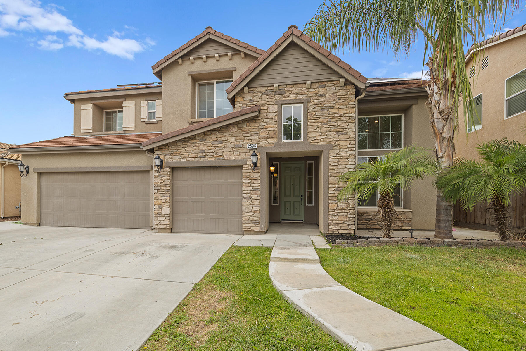 2536 W Stewart Ave, Visalia, CA 93291