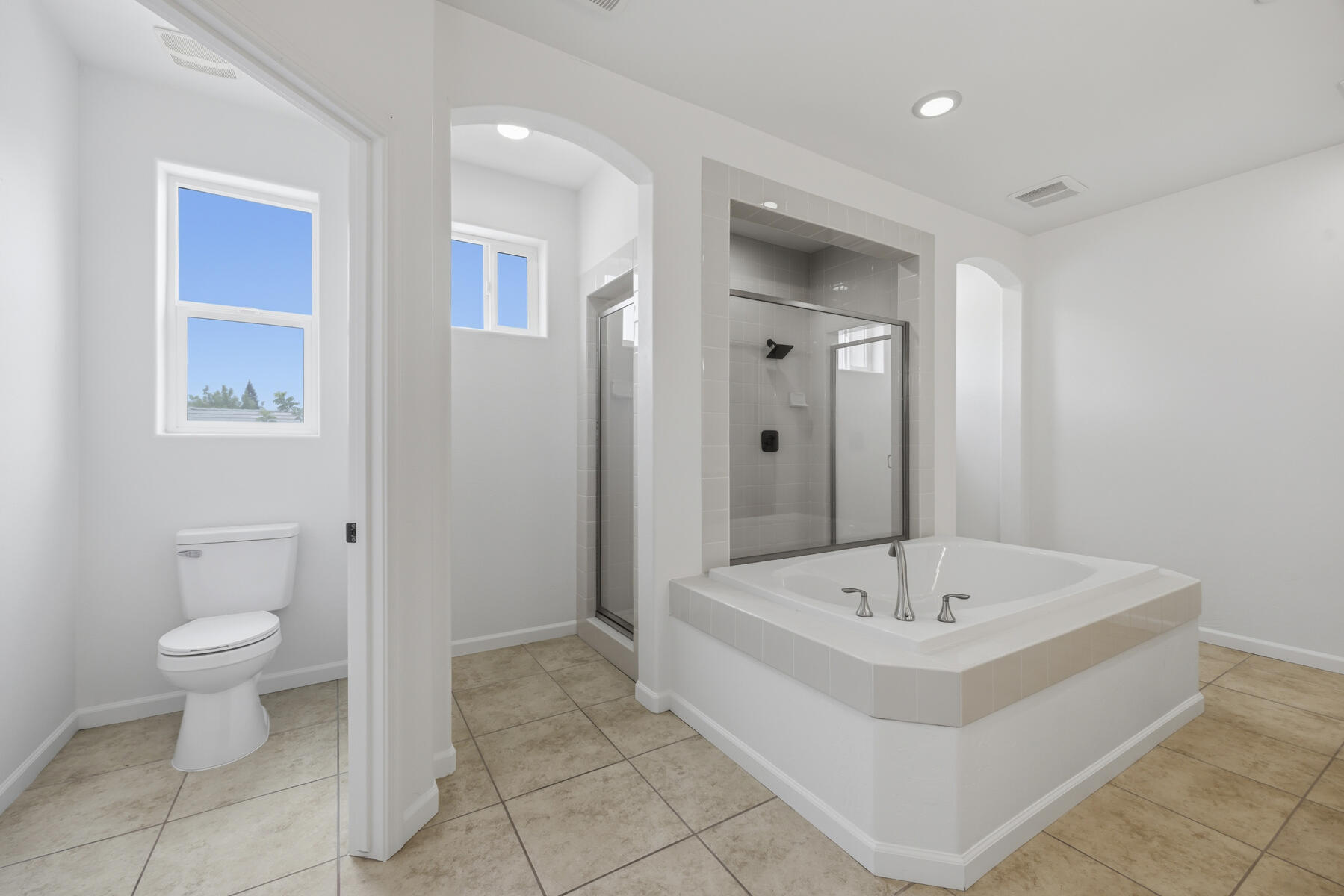 2536 W Stewart Ave, Visalia, CA 93291