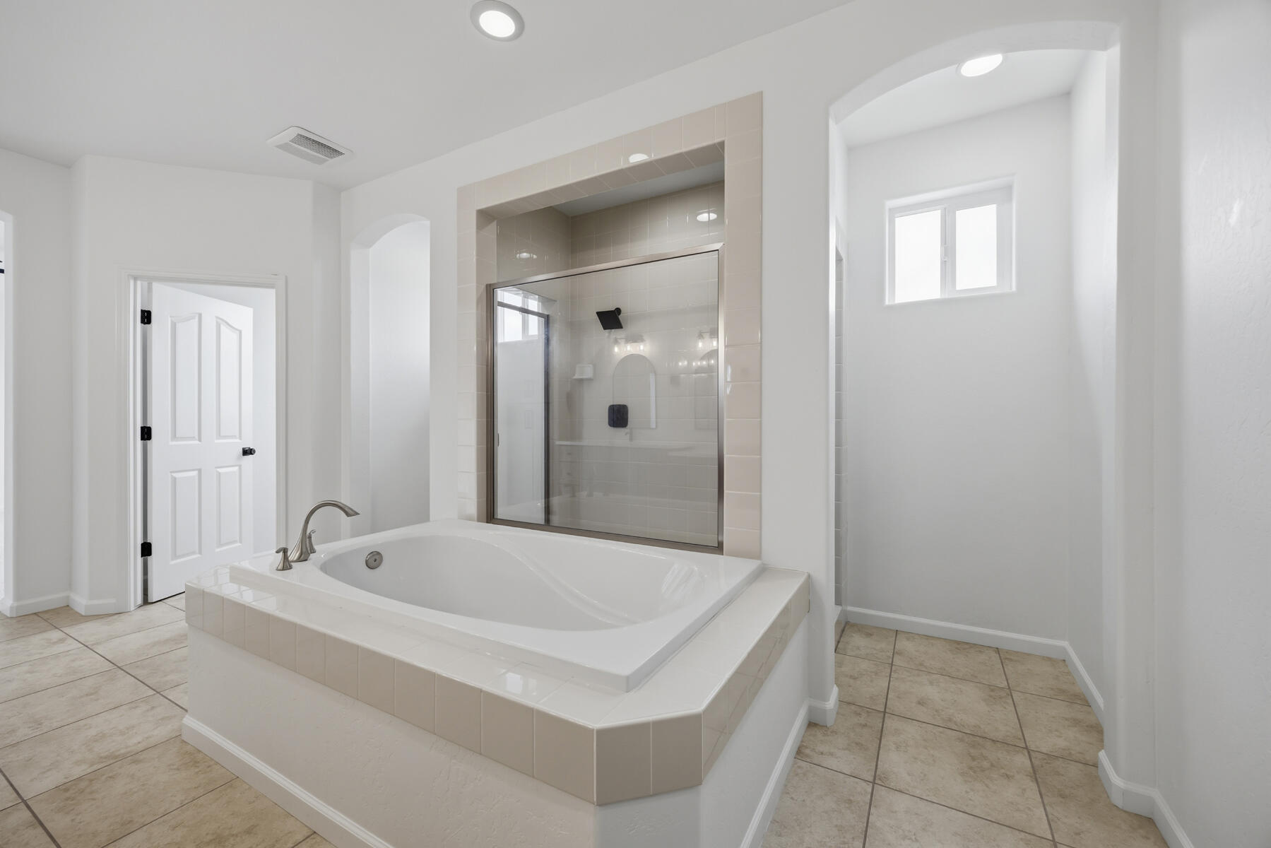 2536 W Stewart Ave, Visalia, CA 93291