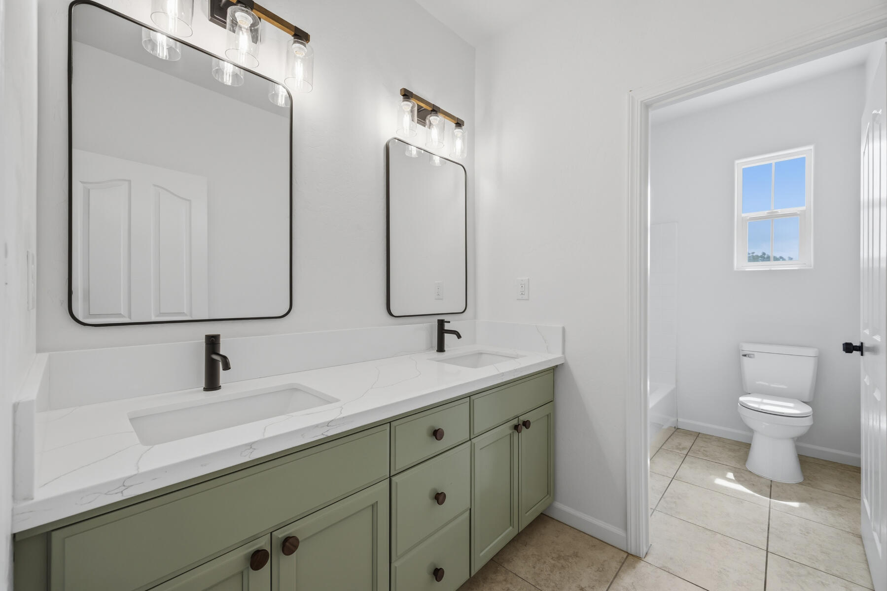 2536 W Stewart Ave, Visalia, CA 93291