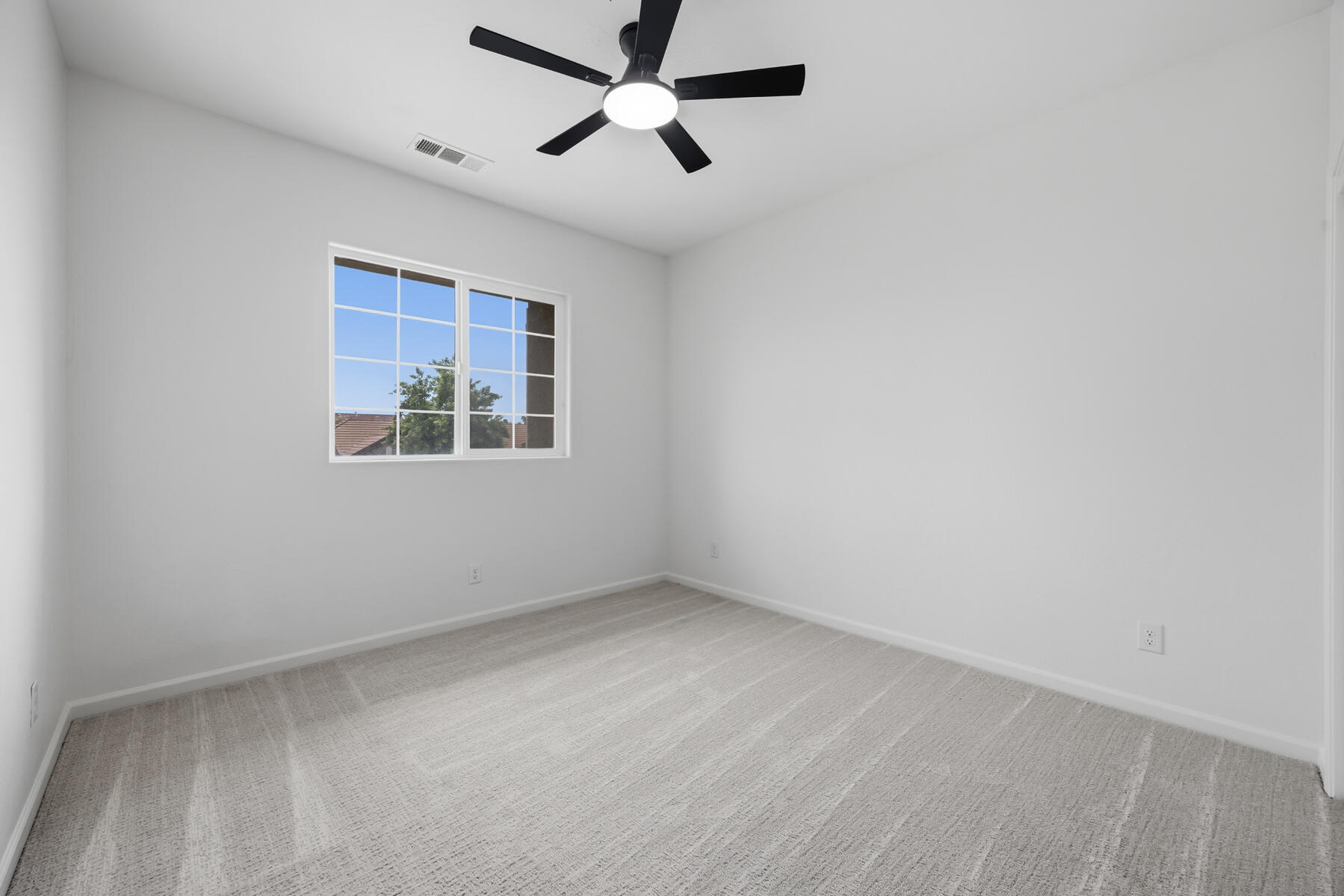 2536 W Stewart Ave, Visalia, CA 93291