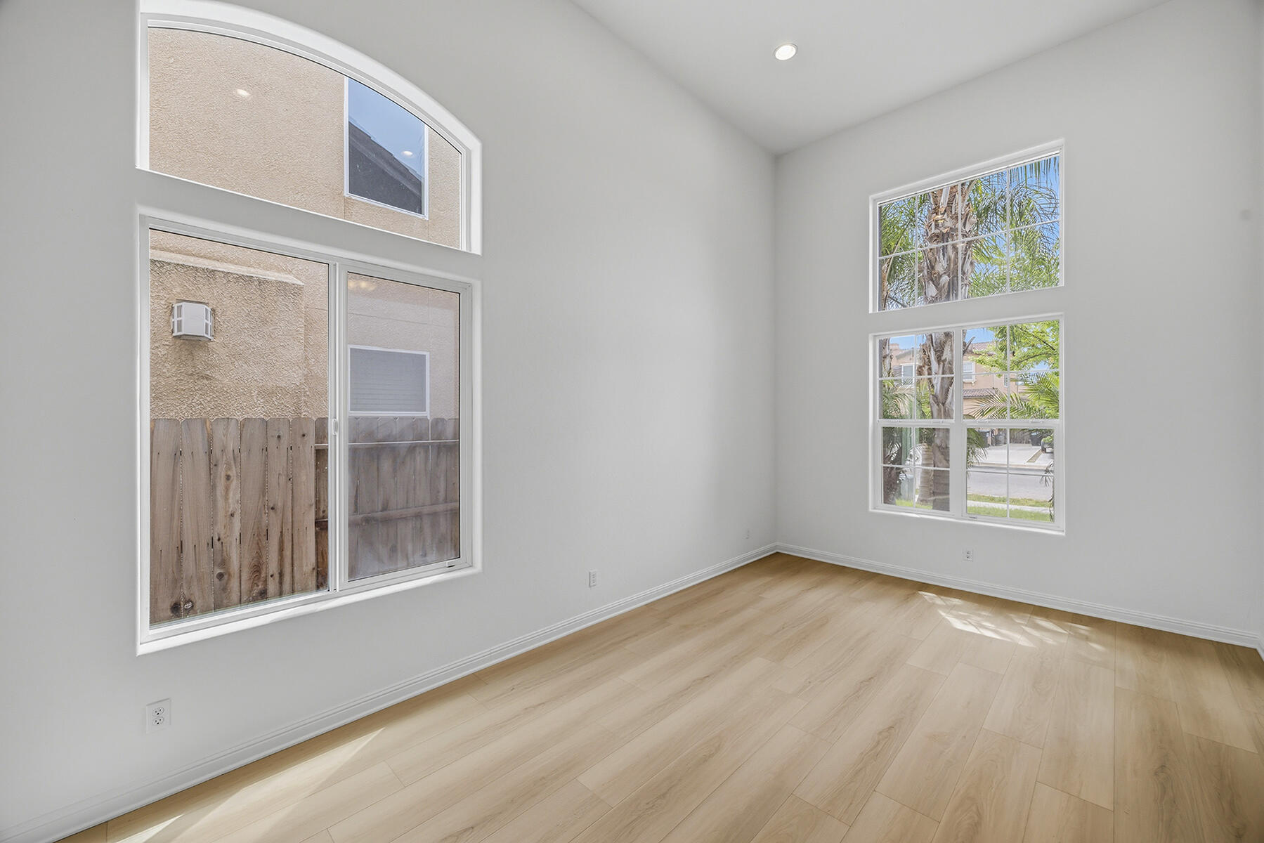 2536 W Stewart Ave, Visalia, CA 93291