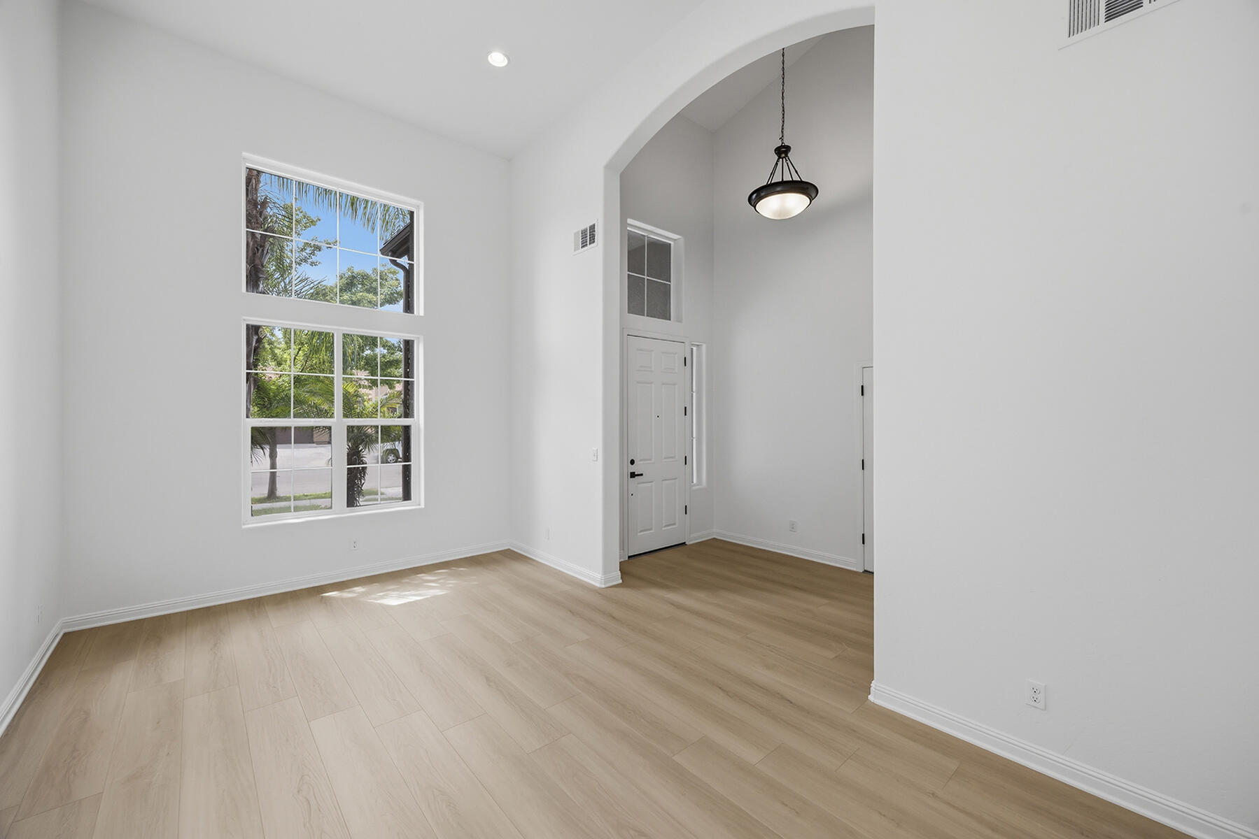 2536 W Stewart Ave, Visalia, CA 93291