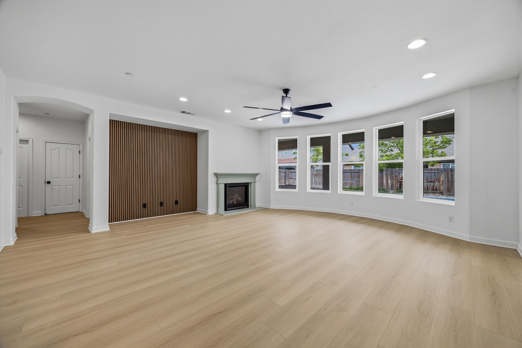 2536 W Stewart Ave, Visalia, CA 93291