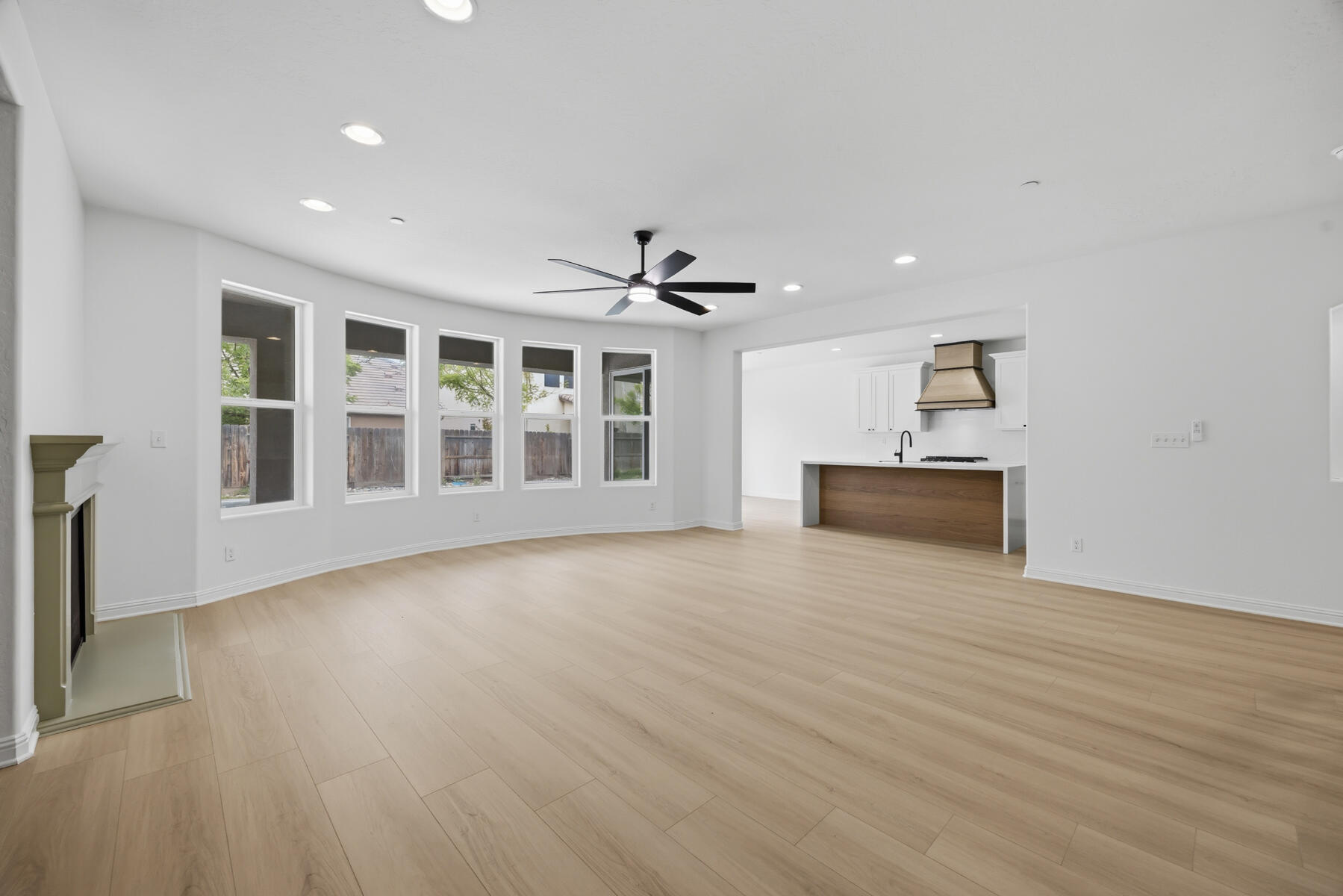 2536 W Stewart Ave, Visalia, CA 93291