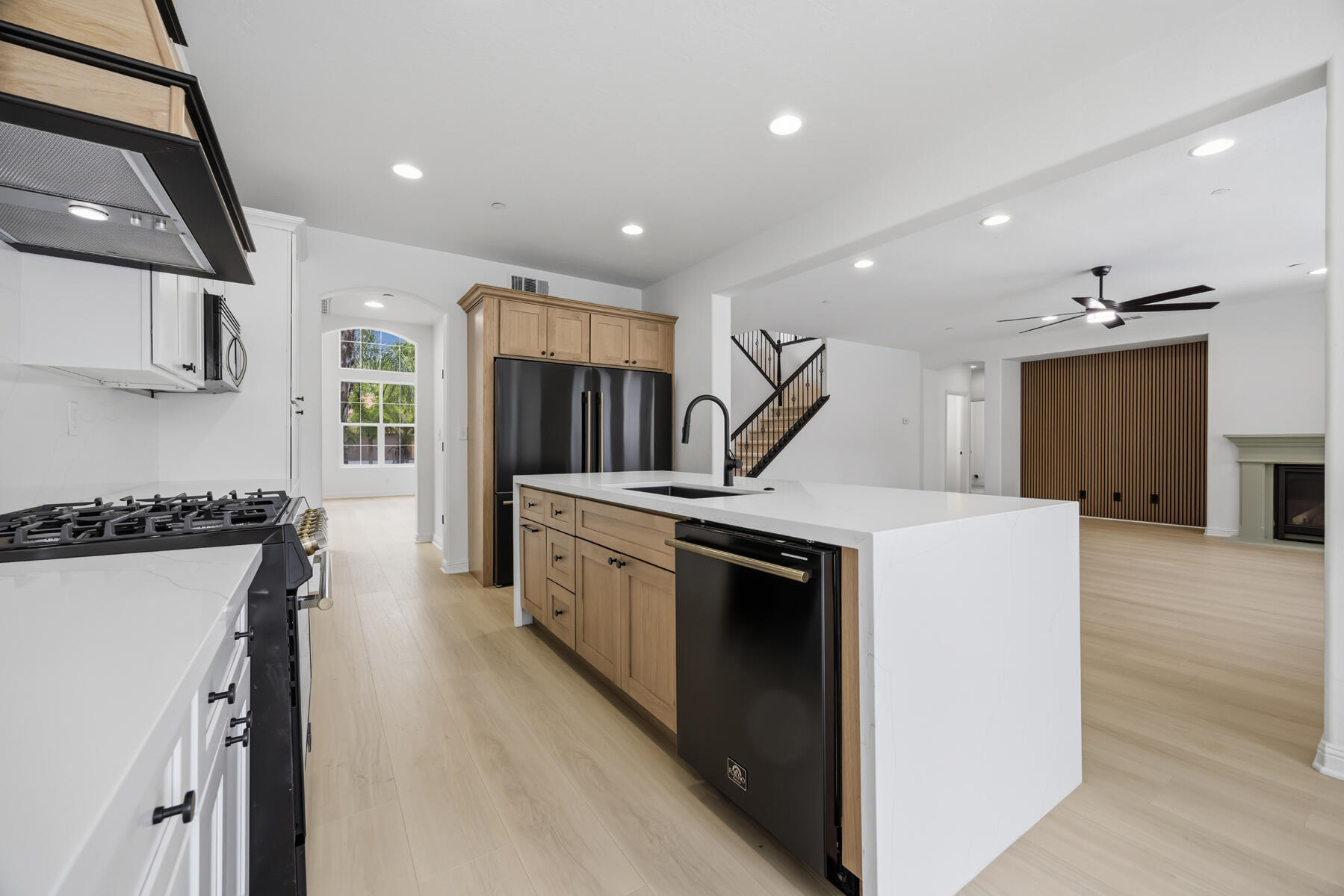 2536 W Stewart Ave, Visalia, CA 93291