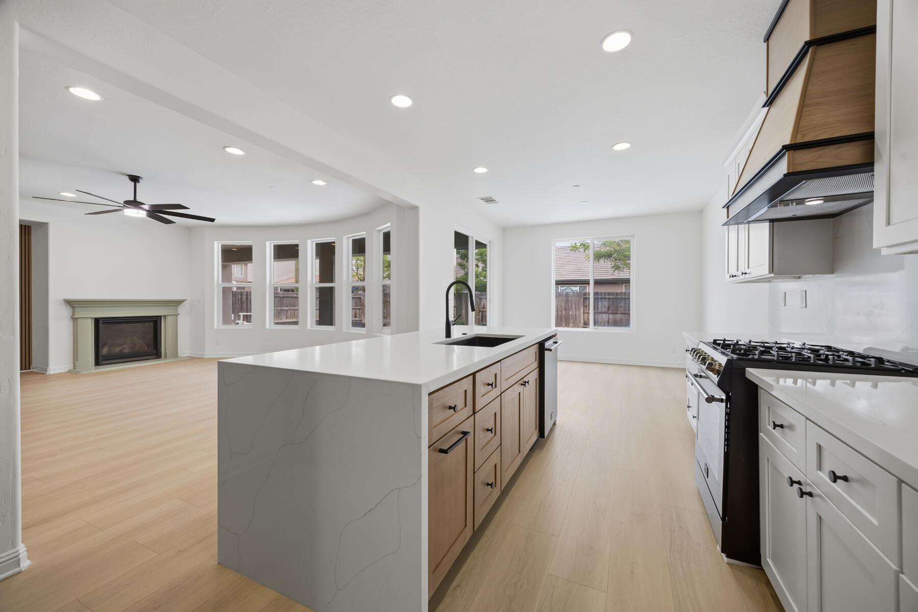 2536 W Stewart Ave, Visalia, CA 93291