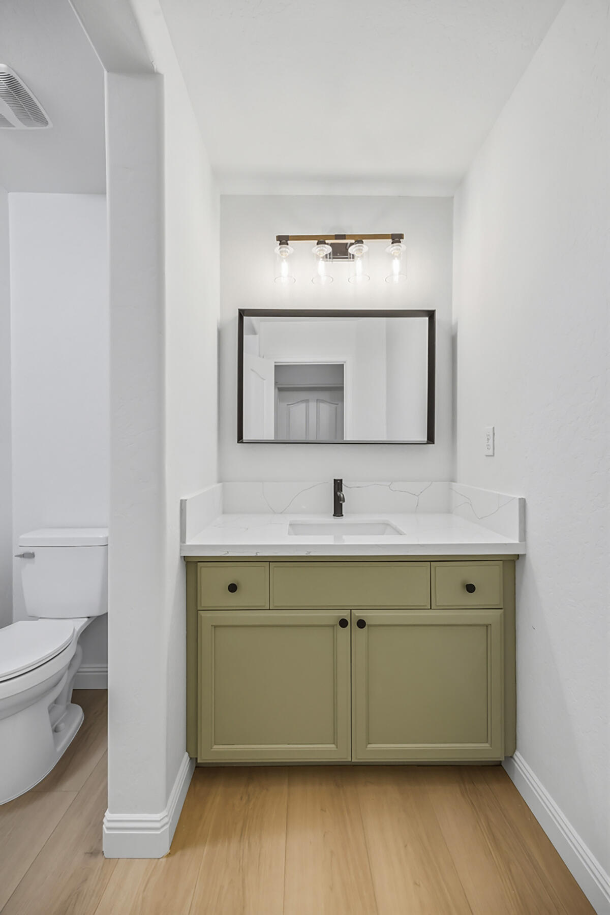 2536 W Stewart Ave, Visalia, CA 93291