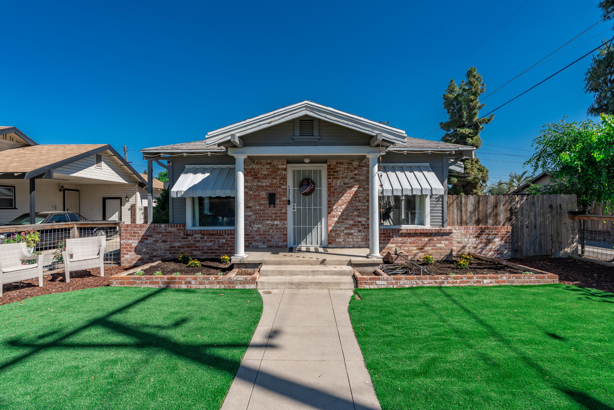 1320 W Oak Ave, Visalia, CA 93291