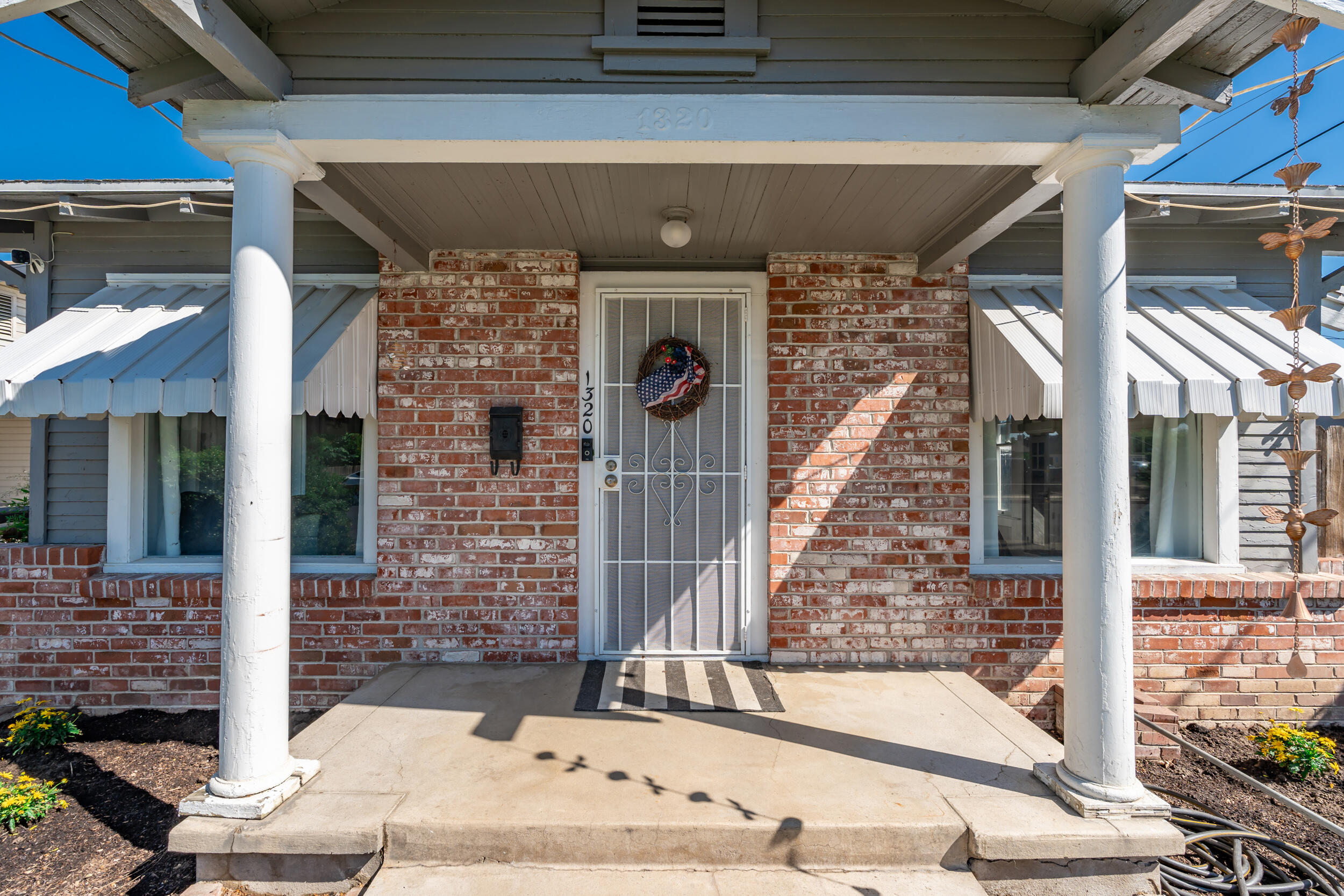 1320 W Oak Ave, Visalia, CA 93291