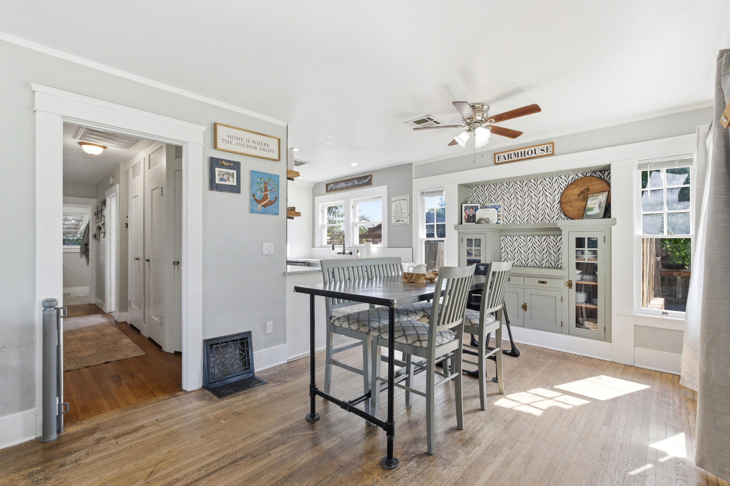 1320 W Oak Ave, Visalia, CA 93291