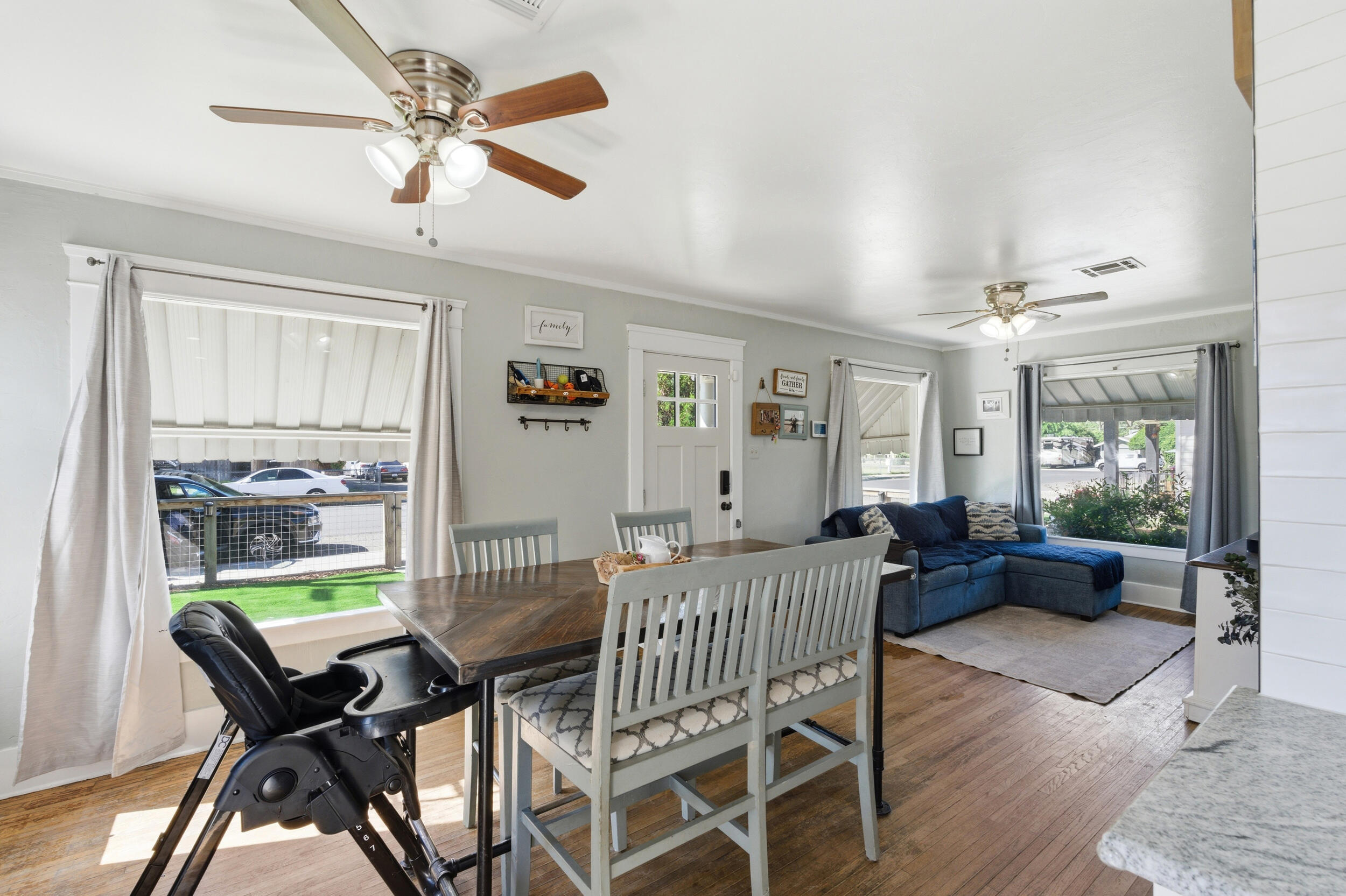 1320 W Oak Ave, Visalia, CA 93291