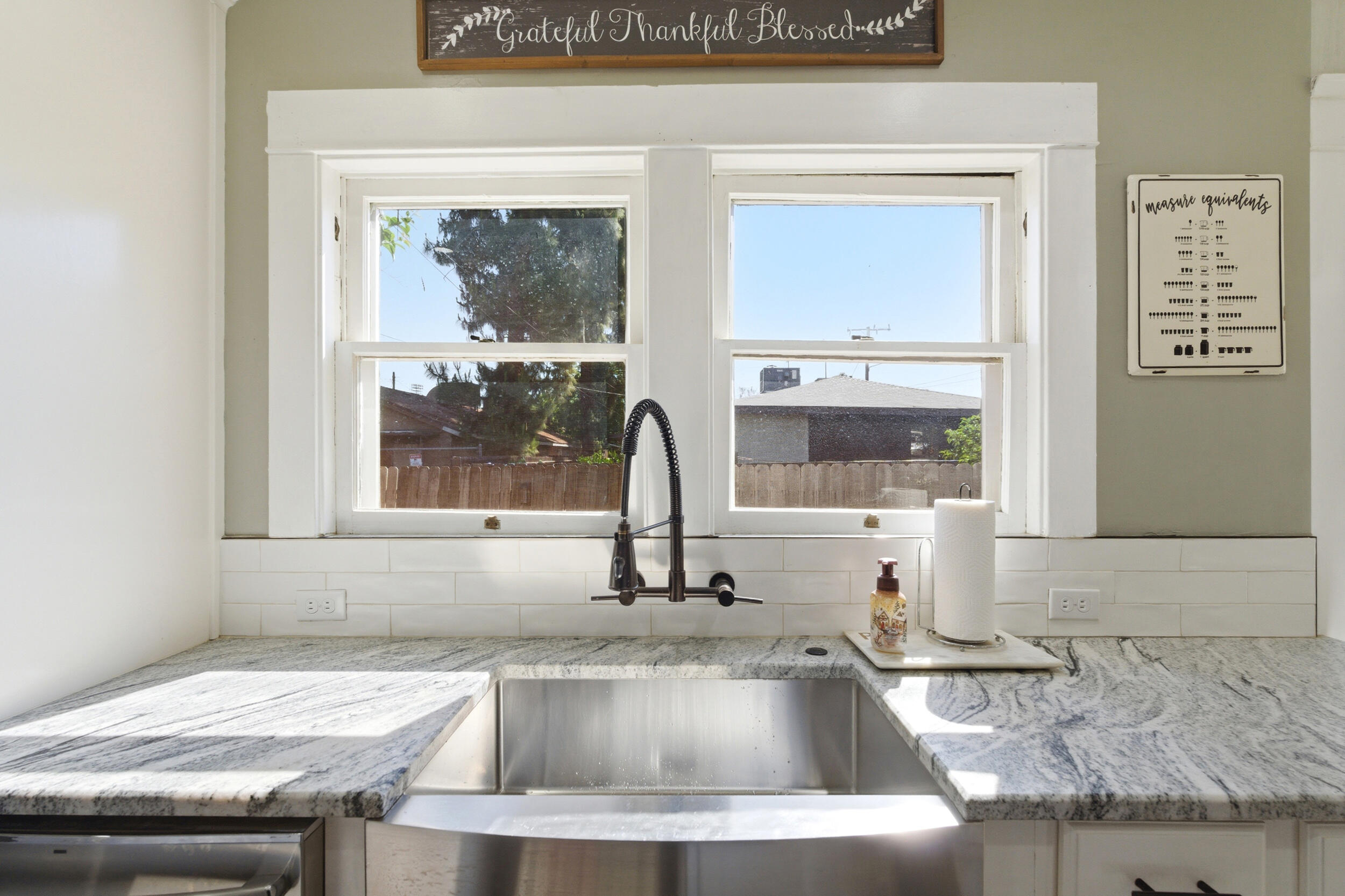 1320 W Oak Ave, Visalia, CA 93291