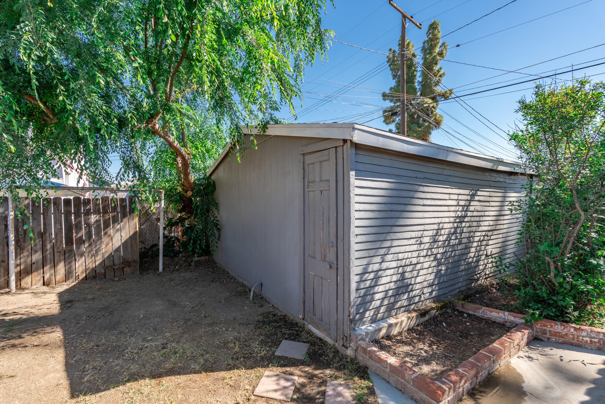 1320 W Oak Ave, Visalia, CA 93291