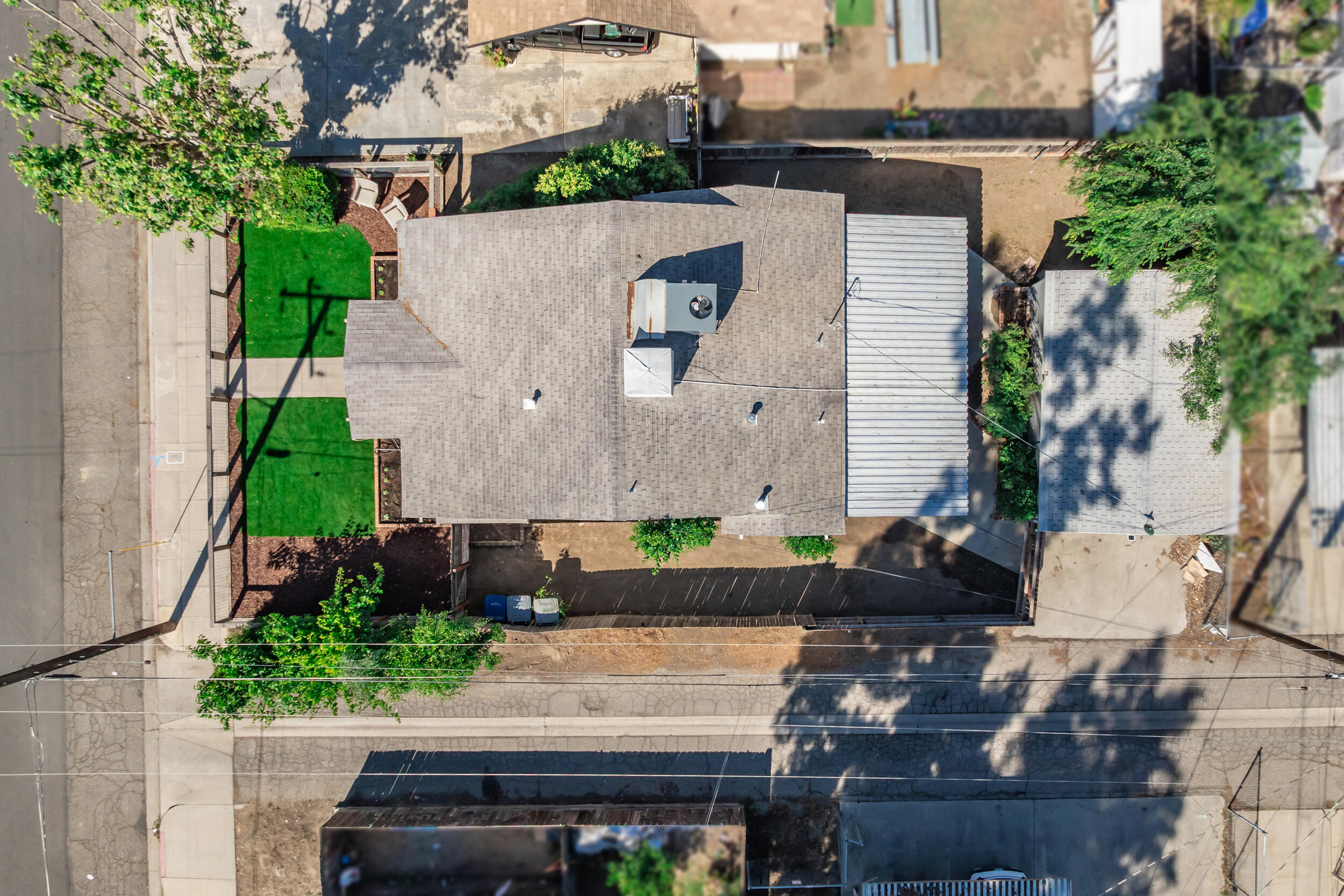 1320 W Oak Ave, Visalia, CA 93291