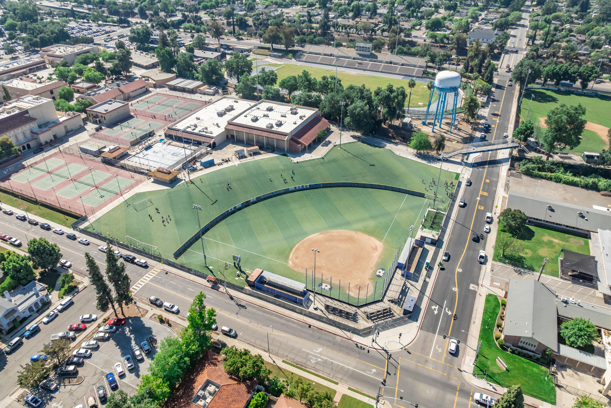 1320 W Oak Ave, Visalia, CA 93291