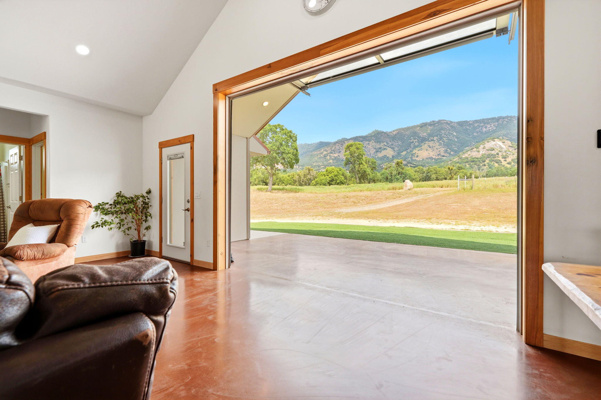 39348 Dunlap Rd, Yokuts Valley, CA 93675