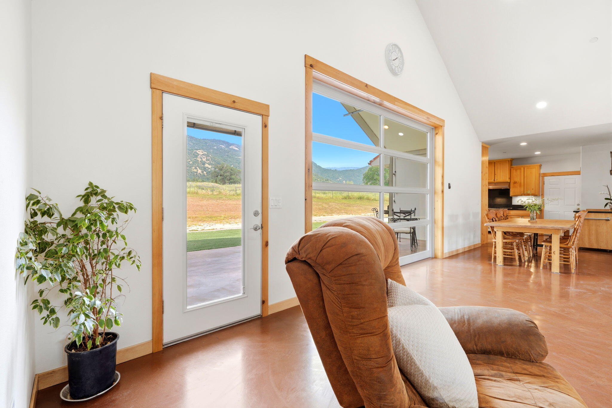 39348 Dunlap Rd, Yokuts Valley, CA 93675