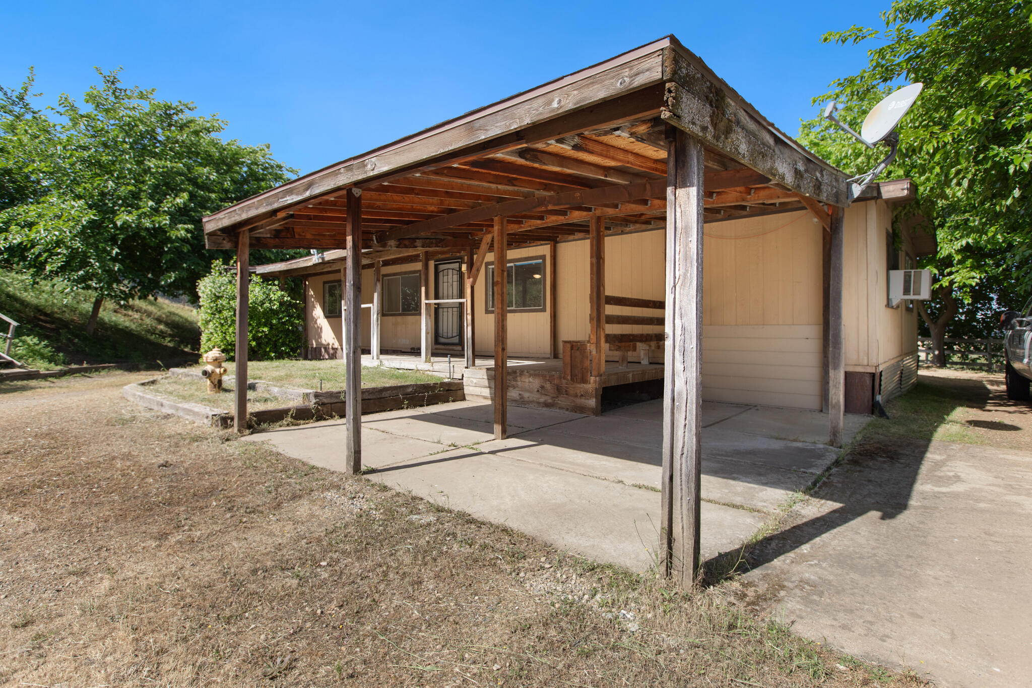 39569 Clover Ln, Yokuts Valley, CA 93675