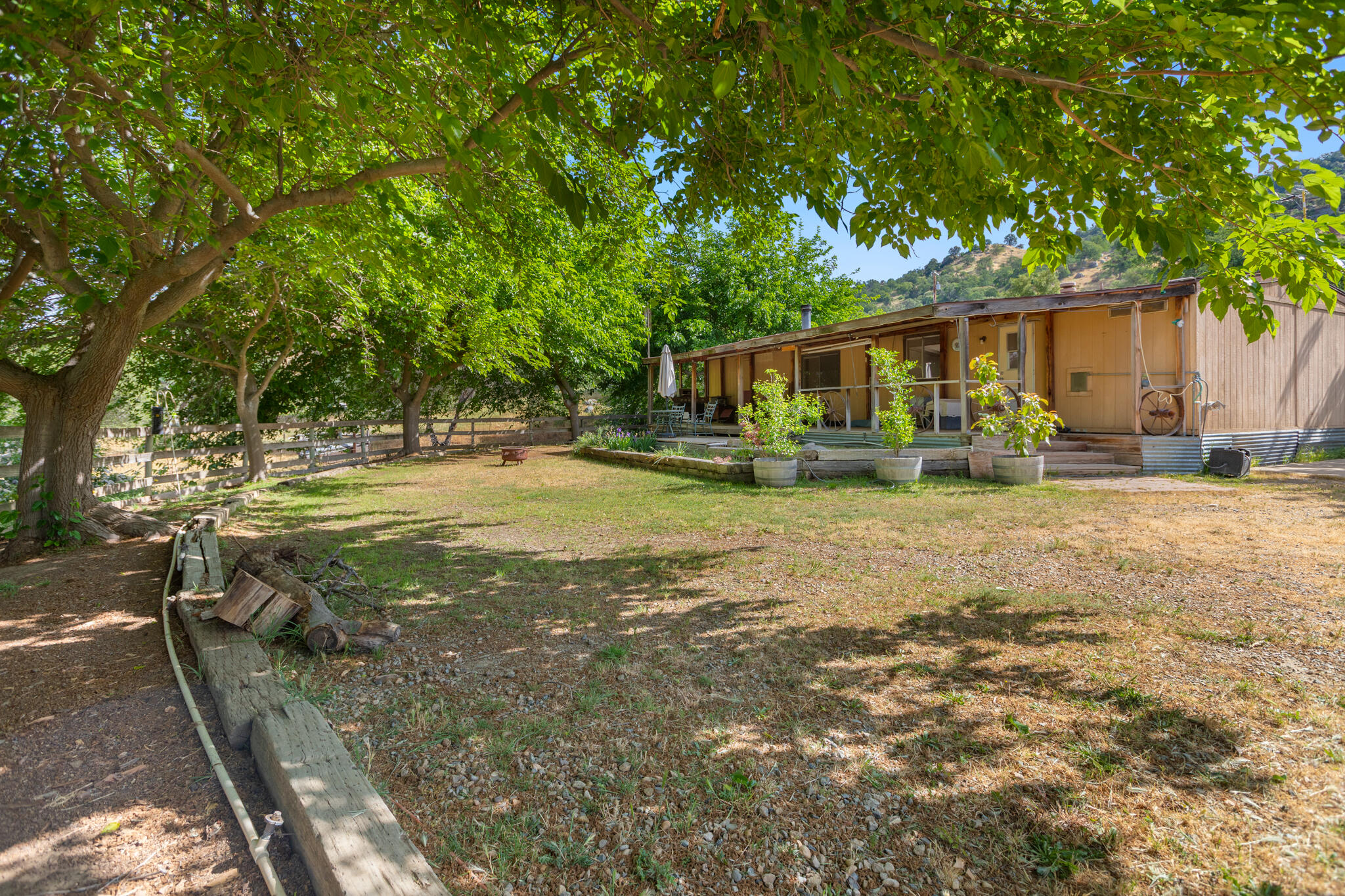 39569 Clover Ln, Yokuts Valley, CA 93675