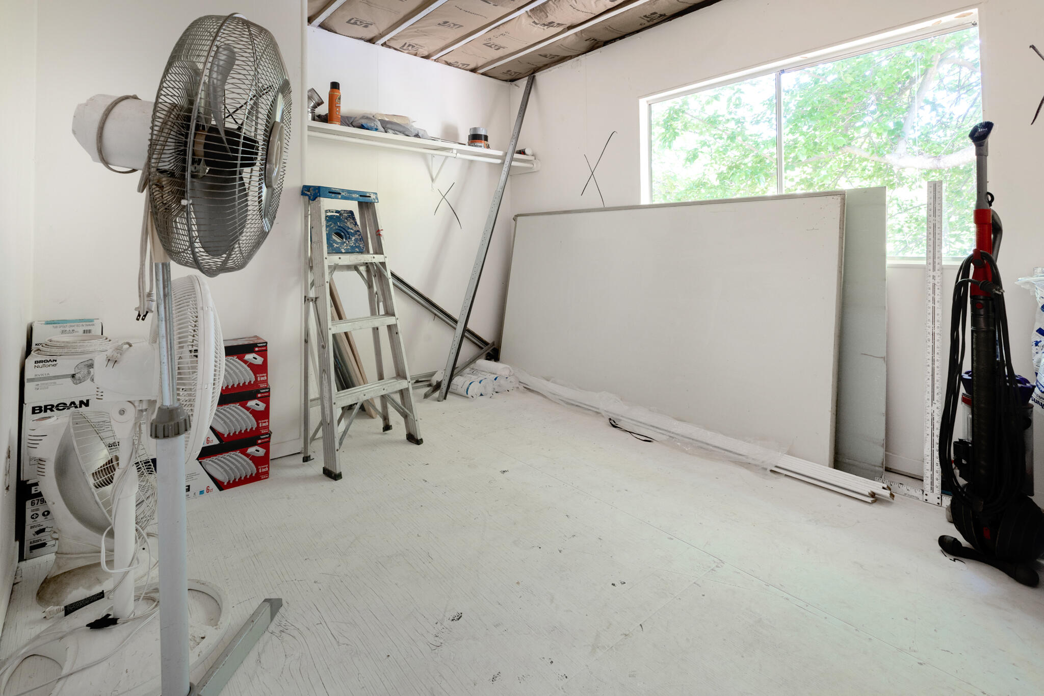 39569 Clover Ln, Yokuts Valley, CA 93675